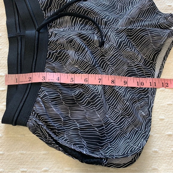 NIKE Black athletic stretchy shorts size S - Picture 5 of 9